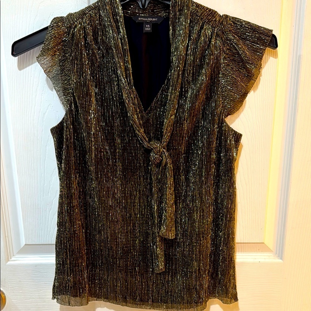Banana Republic Gold and Black Tie Front Pleated Blouse glam